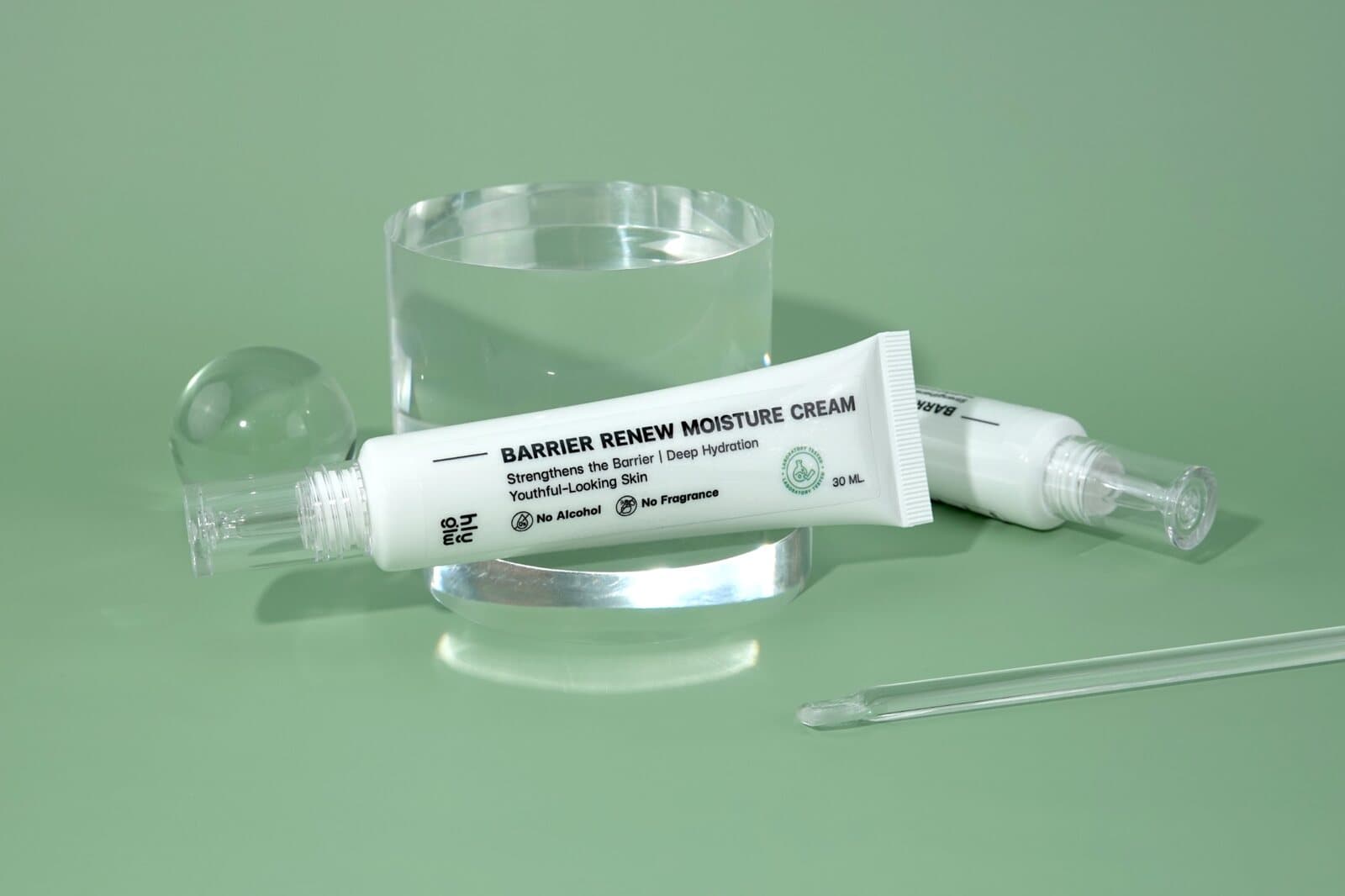 HLY GLW BARRIER RENEW MOISTURE cream tube on a sage set
